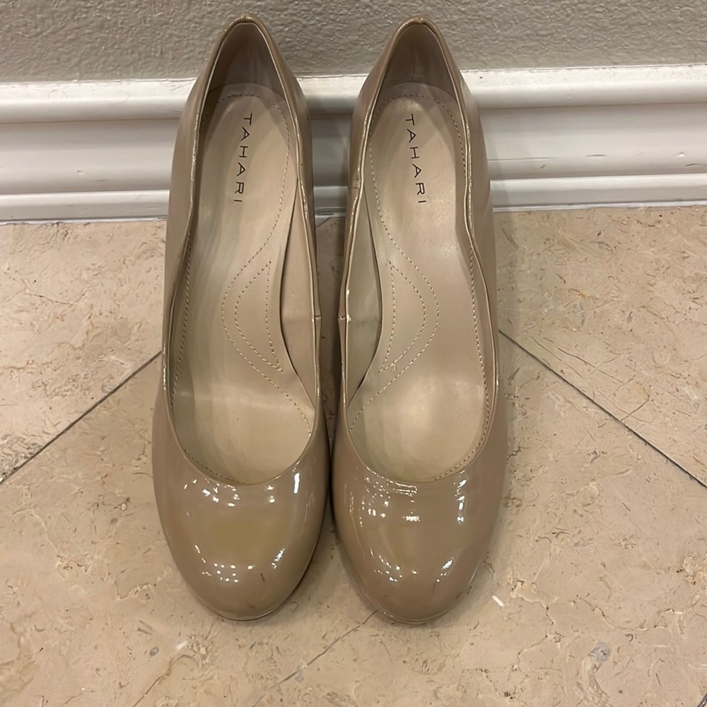 Tahari Colette pumps